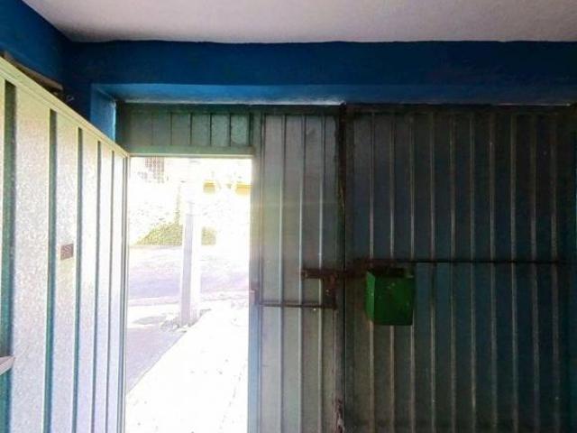 Casa amplia y bién iluminada con cochera