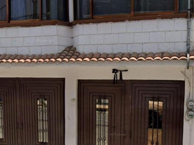 CASA AMPLIA Y COMODA EN CIUDAD NEZA, ADJUDICADA Y MUY CERCA DEL PALACIO MUNICIPAL