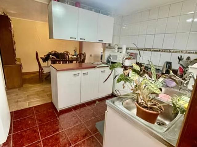 Casa amplia a pasos del centro | 4 dormitorios por 170000. 00 en Pitrufquén