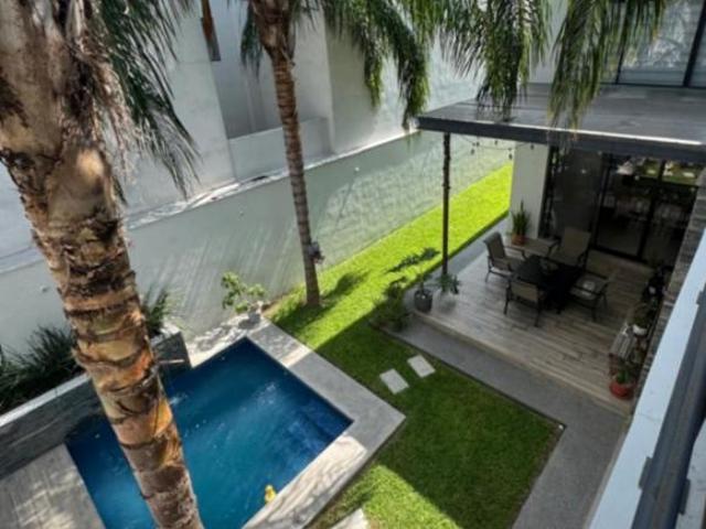 Casa Amplia Amueblada con Alberca en Venta en La Encomienda, Escobedo