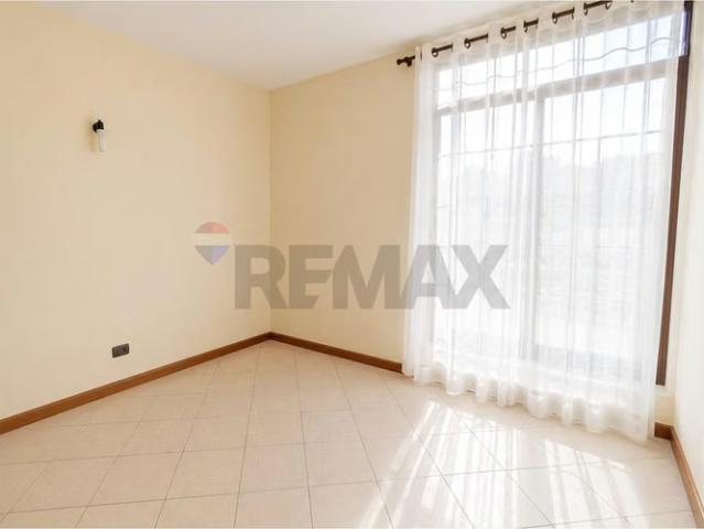 Casa amplia avenida principal sector norte | 6 dormitorios por 11990.00 en Antofagasta