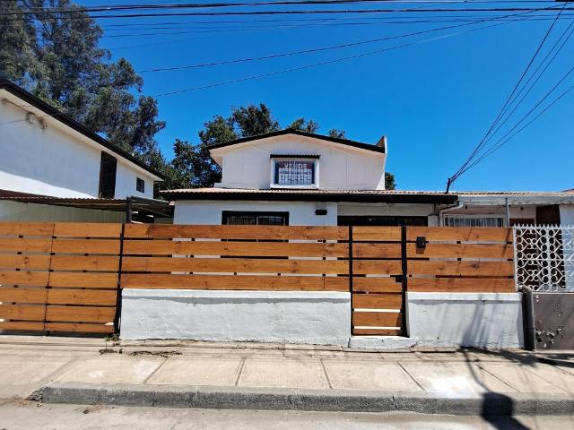 CASA MUY CENTRAL EN UN TRANQUILO SECTOR DE PEÑABLANCA
