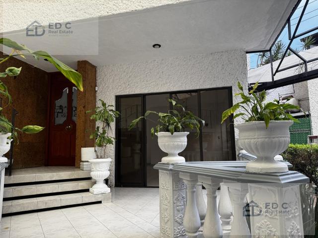 Casa Amplia Casa de 350 m? con 4 Rec?maras, Gran Patio y Estacionamiento para 5 Autos en Santa Cruz Atoyacsa