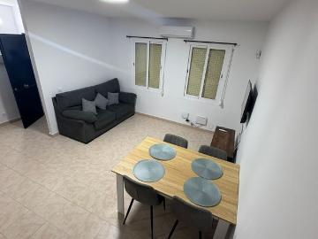 Casa Amplia con 4 Dormitorios y Gran Salón