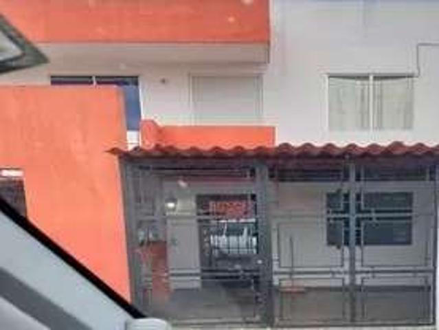 Casa Amplia con Cochera