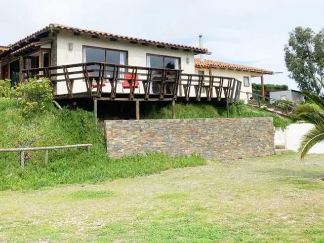 Casa Amplia con Excelente Conectividad