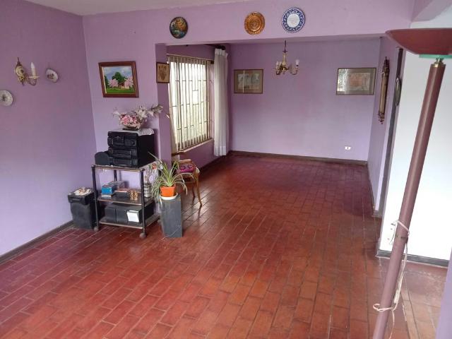 Casa Amplia con Jardín trasero y delantero 1338 | dormitorios por 300000. 00 en Viña del Mar