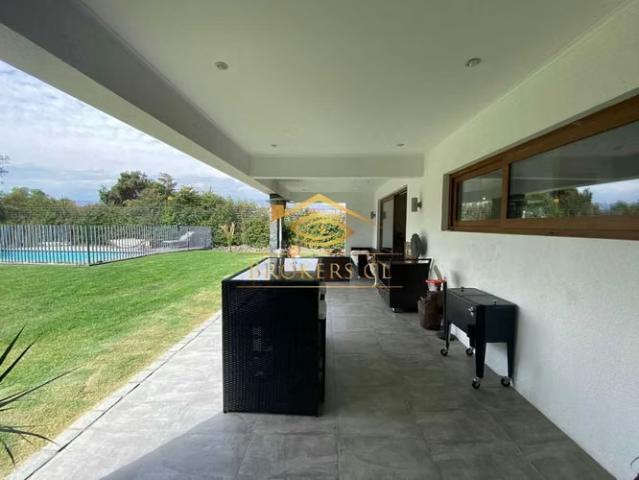 Casa Amplia con Quincho, Piscina, Jardín, Fogón. 1810 | dormitorios por 16800.00 en Colina