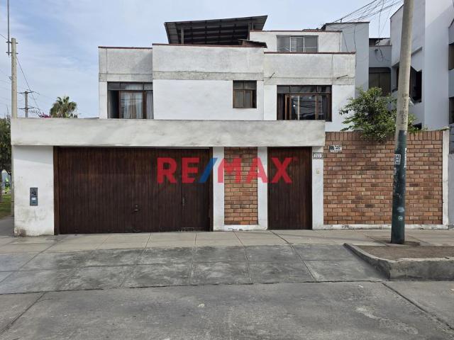 Casa Amplia De 3 Pisos En Surco