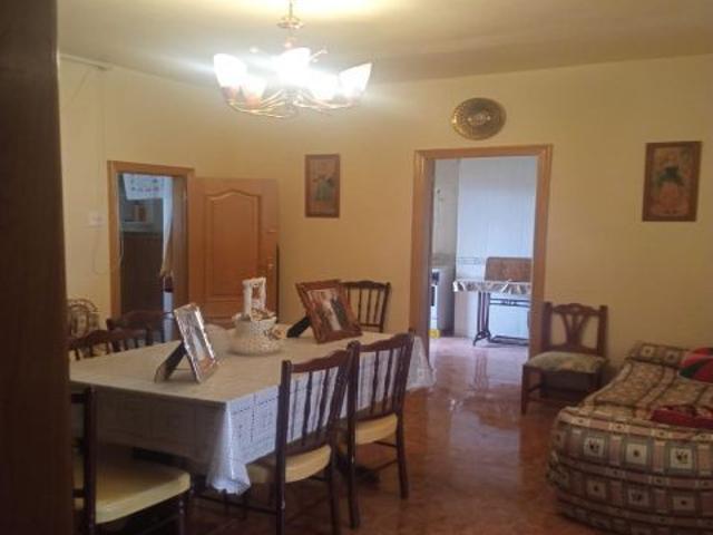 casa amplia de dos plantas con patio en Cehegín
