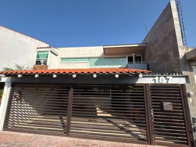 Casa amplia en Venta en Hacienda Santa Fe II León, Gto. MX $3,500,000 MXN