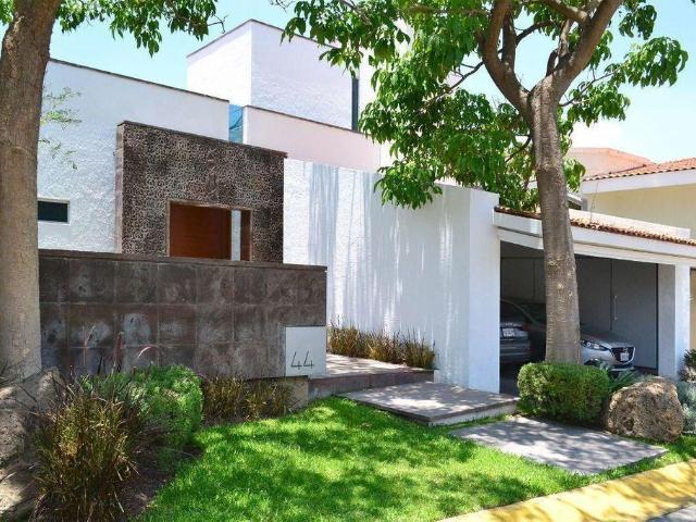Casa amplia en Venta en Loma Real Zapopan