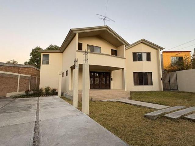 CASA AMPLIA EN VENTA EN PARQUES DE LA CAÑADA