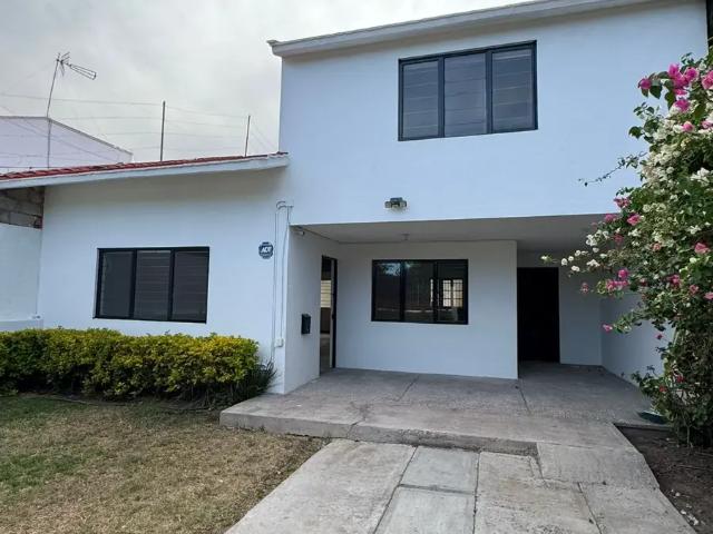 Casa amplia en zona centro a unas cuadras de SAMS