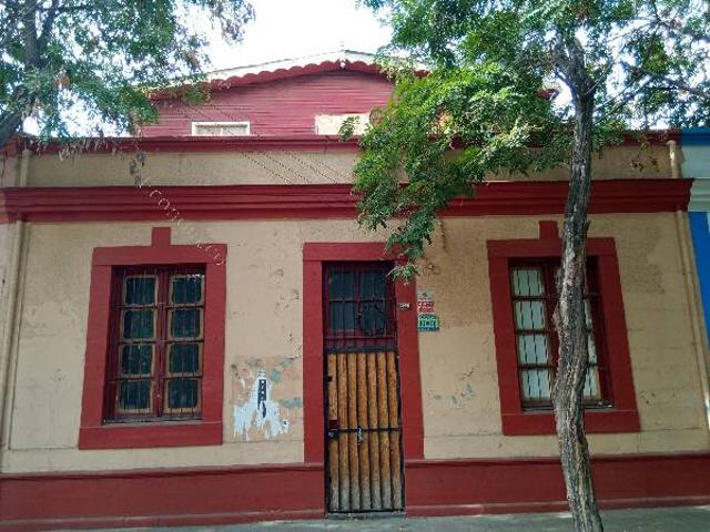 Casa amplia en barrio centrico