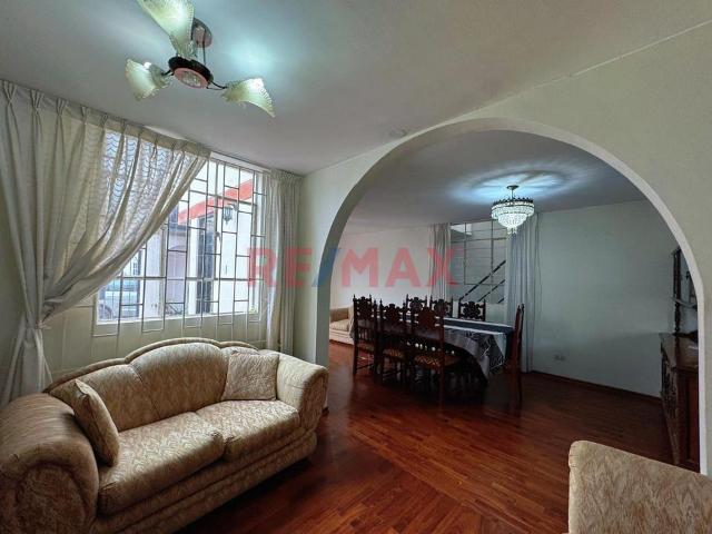 Casa Amplia En Bellavista – Taboadita