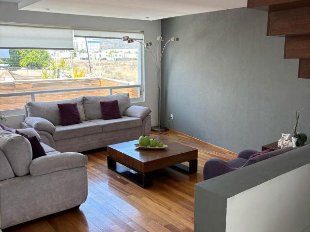 Casa amplia en condominio en venta con 3 habitaciones, estudio, oficina y sal?n de juegos