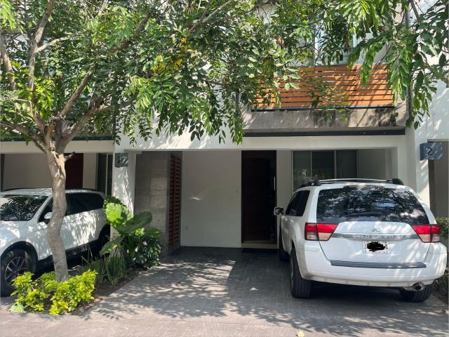Casa Amplia en condominio en Venta en Ciudad Granja Zapopan
