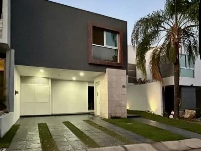 CASA AMPLIA EN EL COTO PUERTA DEL VALLE, ZAPOPAN