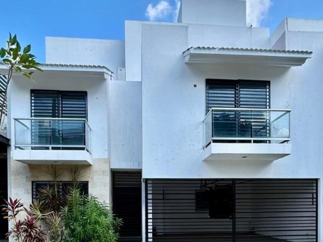 CASA AMPLIA EN EL COUNTRY