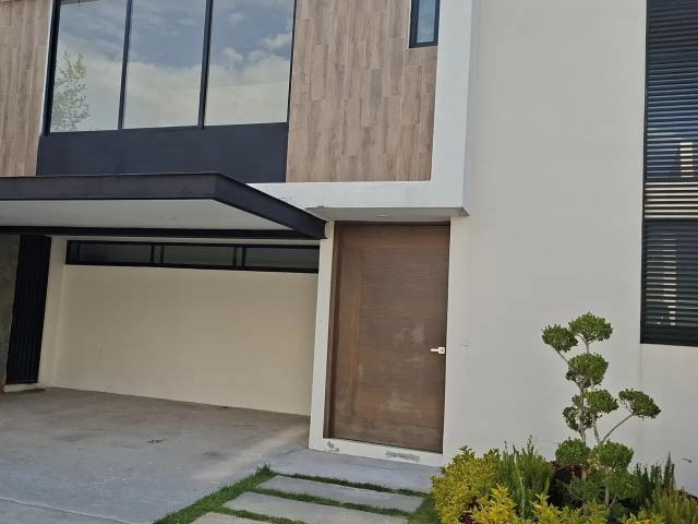 Casa amplia en privada con amenidades