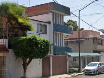 CASA AMPLIA EN REMATE EN PASEOS DE TAXQUEÑA, COYOACAN. REMATE INMOBILIARIO, NO CREDITOS