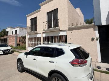 CASA AMPLIA EN RENTA EN PUESTA DEL SOL $13,500