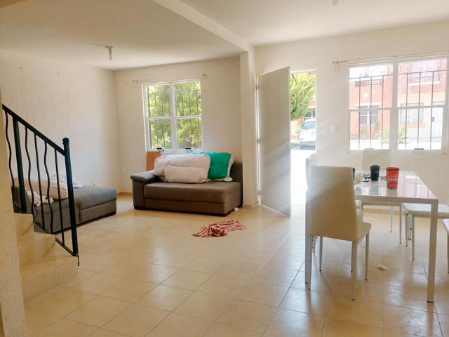 Casa Amplia en Renta, en Real Toledo Pachuca. Con Habitación en Planta Baja