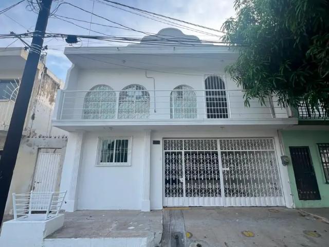 CASA AMPLIA EN RENTA – LOMAS DEL MAR