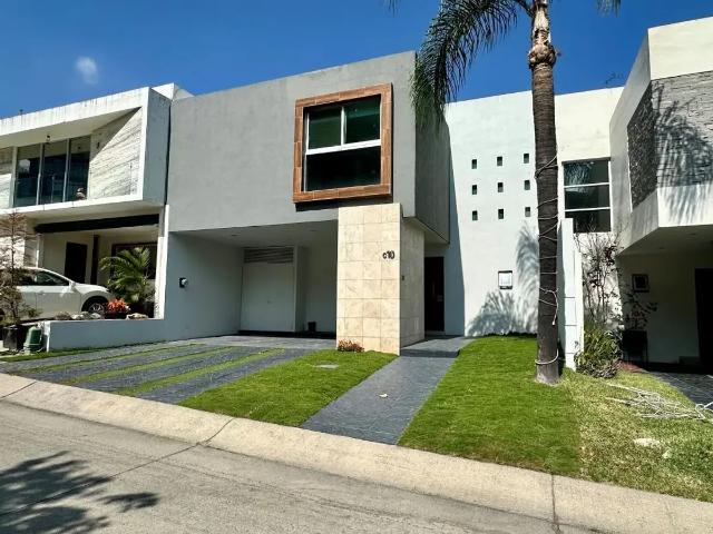 ? Casa Amplia en Renta – Puerta del Valle, Zapopan – $44,000
