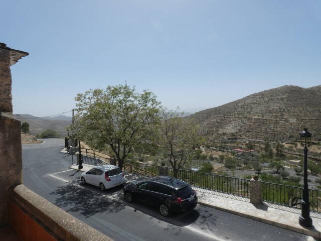 Casa amplia en Senés