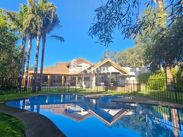 Casa amplia, jardín y piscina. las golondrinas. reñaca