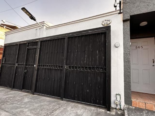 CASA AMPLIA LAS AGUILAS
