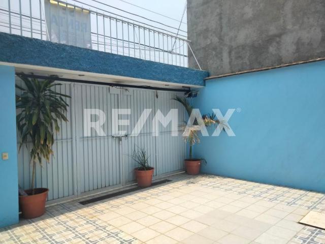 CASA AMPLIA PARA OFICINAS, UBICADA CERCA DE PLAZA DEL VALLE