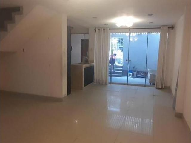 Casa amplia pisos con expansin a mas villa maria del triunfo cocheras