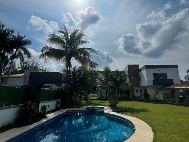 Casa amplia remodelada cerca del lago / Lomas de Cocoyoc