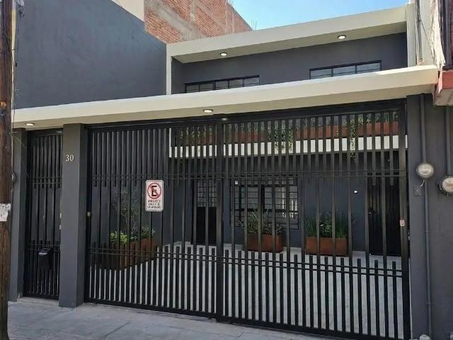 Casa amplia recién remodelada en renta – Centro de silao