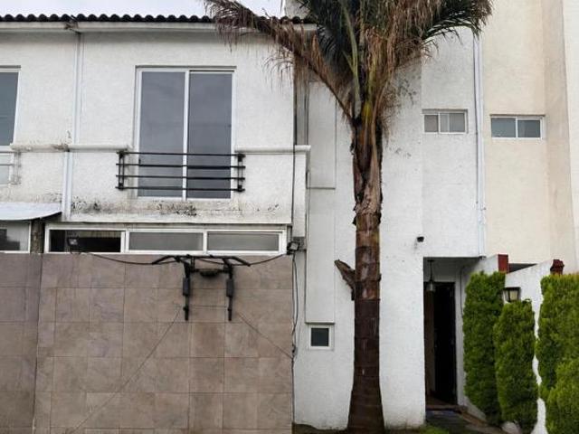 Casa ampliada con paneles solares en Bosques de Cantabria, Toluca