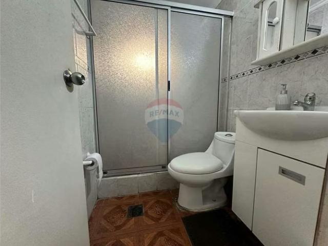 Casa ampliada en calle principal de la florida | 5 dormitorios por 170000. 00 en La Florida