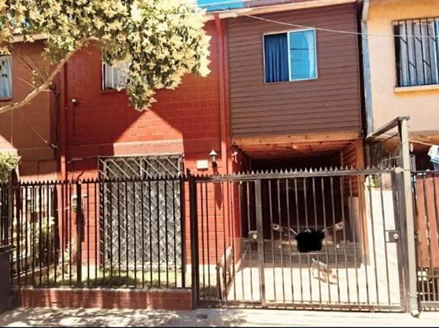 Casa ampliada en céntrico condominio en Buin