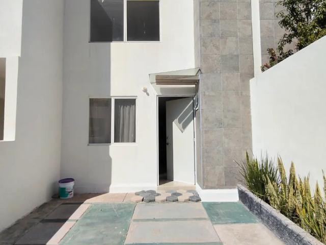Casa Ampliada en venta en Héroes de León, 4 recamaras, en León, Gto