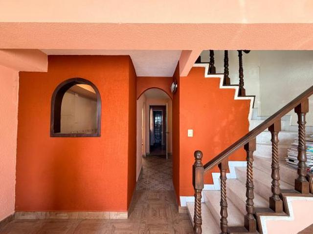 Casa ampliada en venta en Las Américas, Ecatepec | Calle cerrada con portón eléc