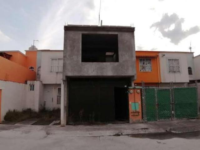 Casa Ampliada en Venta Rinconada del Valle Cerca Parque Industrial Toluca 2000