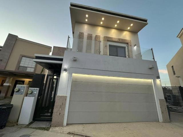 Casa Ampliada y Amueblada en Renta con Gran Terreno en La Rioja Residencial!