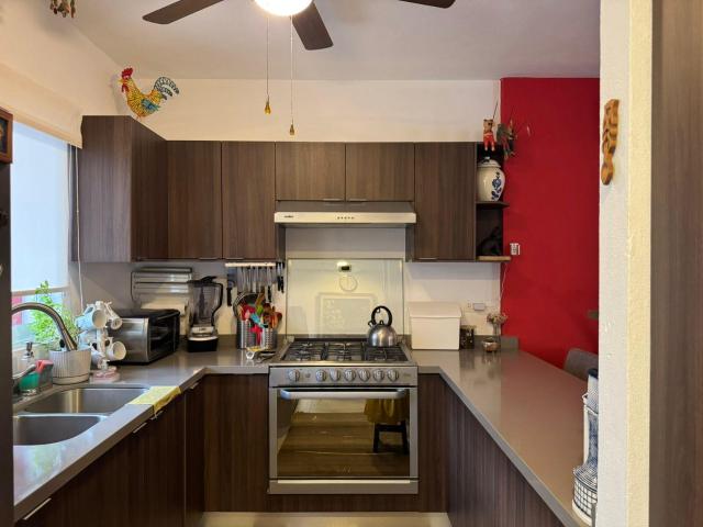 CASA AMUEBLADA $6,400,000 EN FRACC. PORTOVELA. JARRETADERAS. NAYARIT. EN ESQUINA