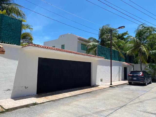Casa 3 Rec.+ Cuarto Servicio + Piscina. Col. Miami