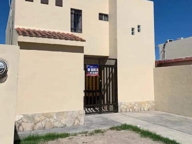 Casa amueblada 3 recamaras, 2 baños y medio. 12,000.00 pesos mensuales