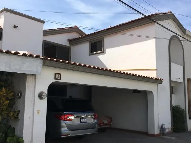 Casa amueblada Villas la Rosita. Fraccionamiento cerrado, cerca de comercios, bancos, restaurantes