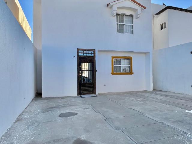 CASA AMUEBLADA Y EQUIPADA EN RENTA FRACC.PRIVADA MIRALOMA