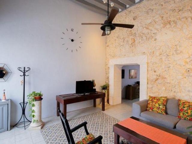 Casa amueblada y renovada en venta el Centro de Campeche HI2501345